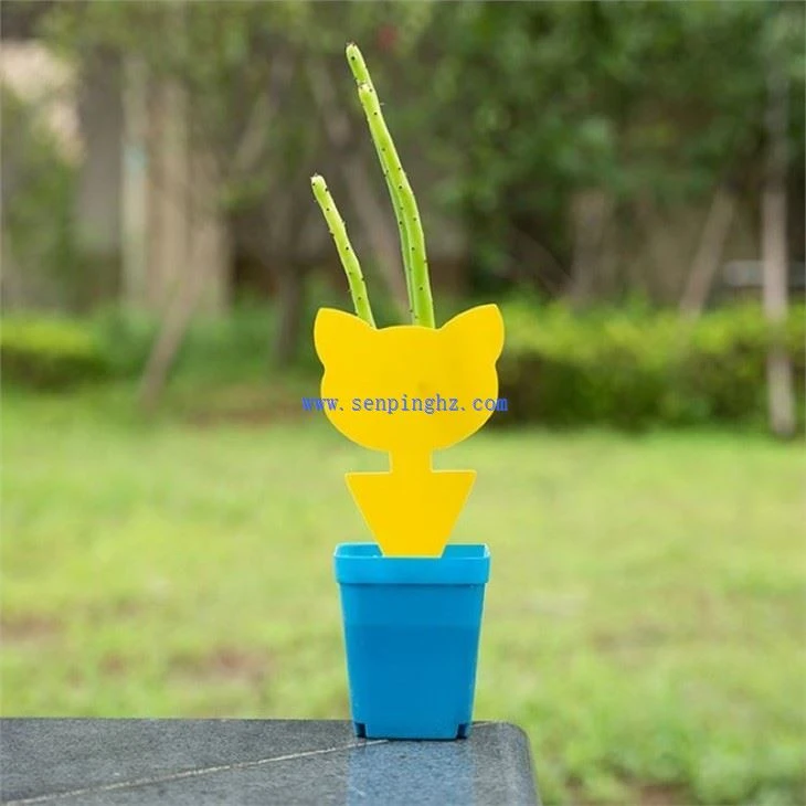 Flower-shaped yellow board